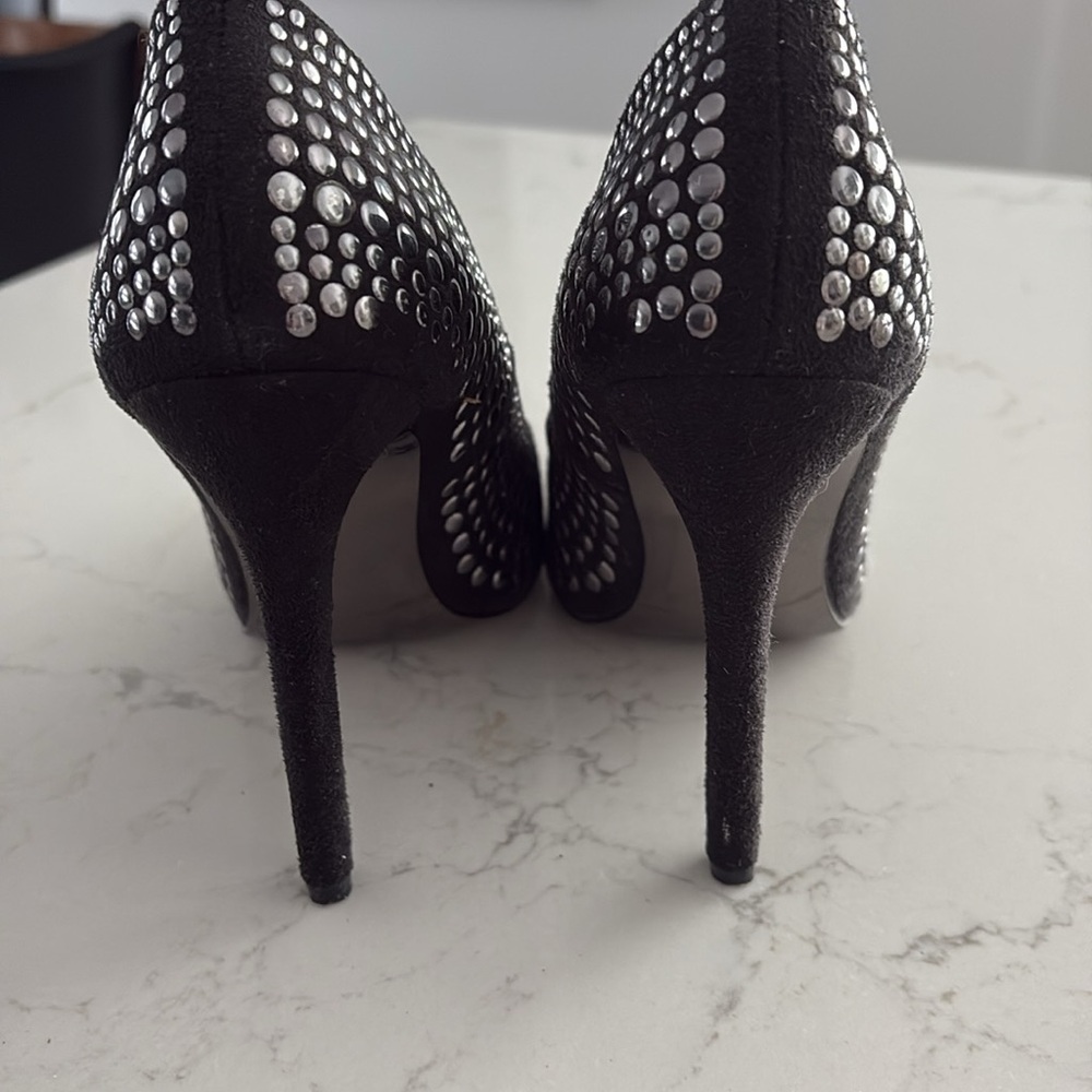 Heels - Picture 3 of 4